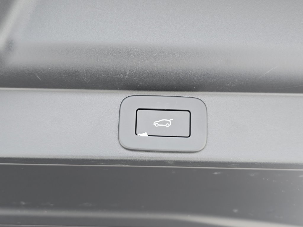 New 2025 Land Rover Range Rover SV AWD/4WD image 13