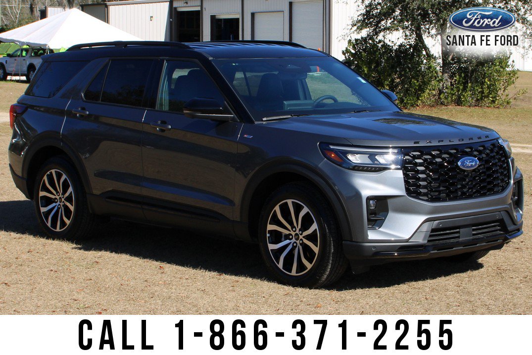 Used 2025 Ford Explorer ST-Line w/ Premium Package RWD image 2