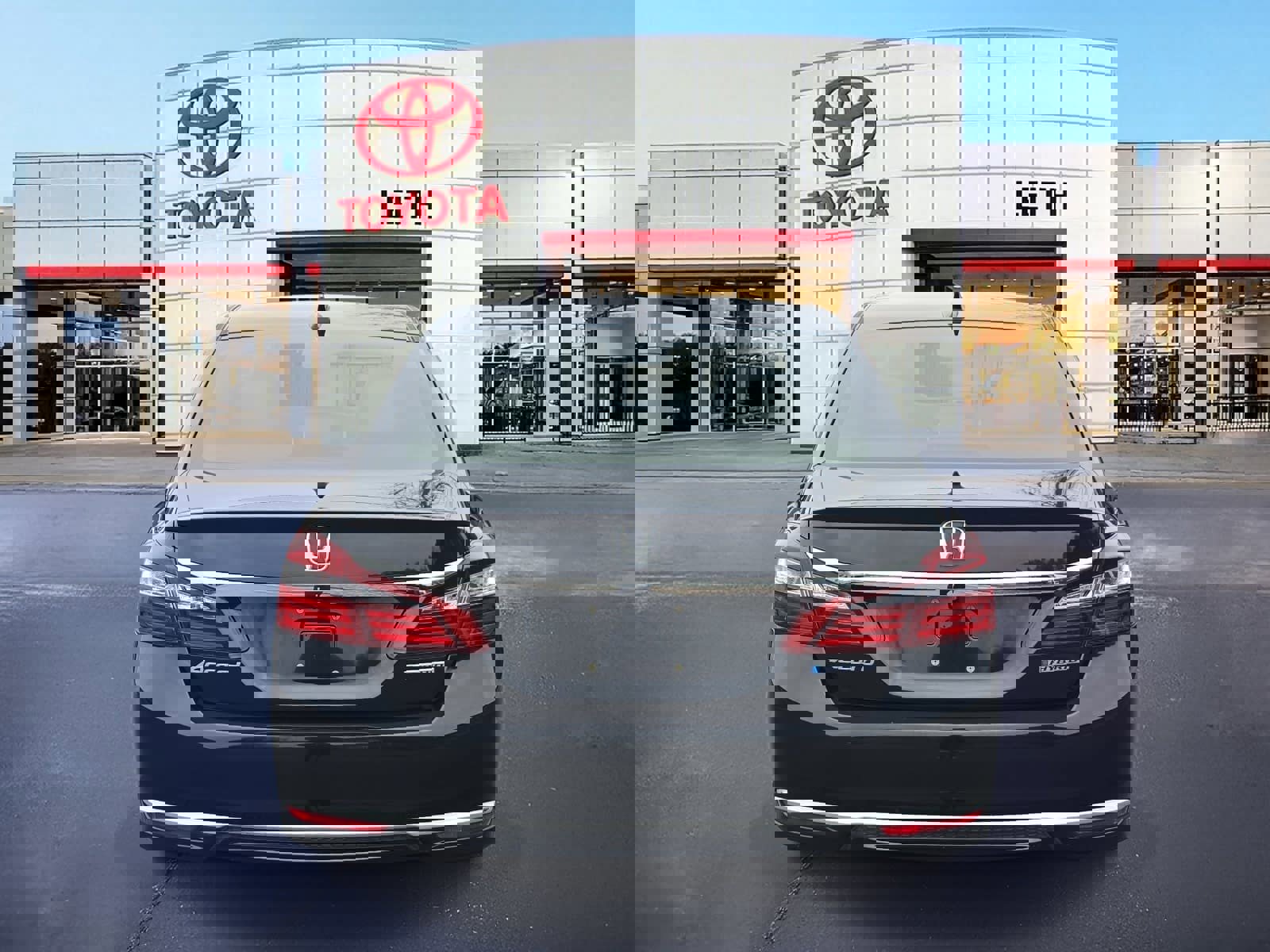 Used 2017 Honda Accord Hybrid Sedan image 6