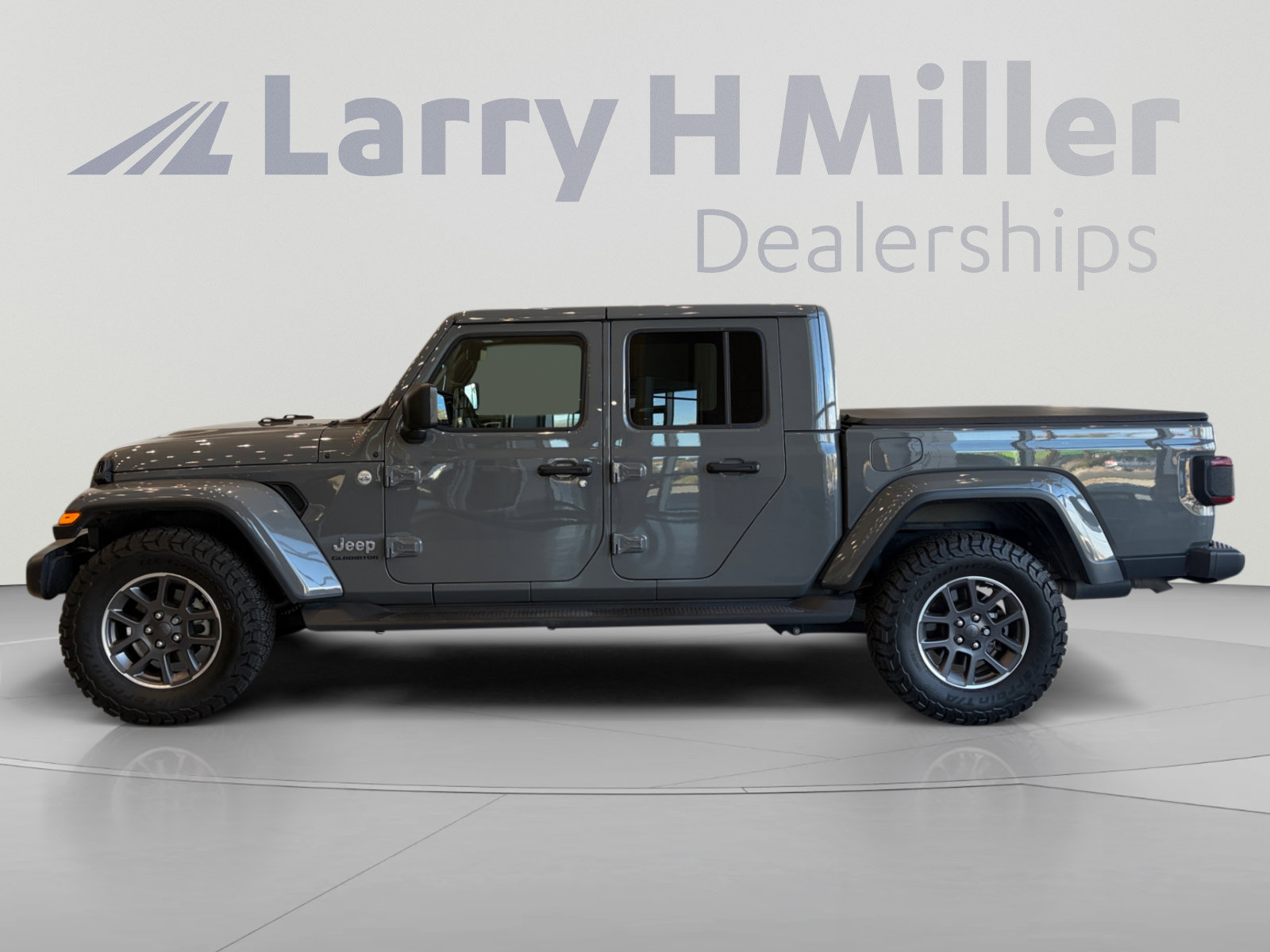 Used 2021 Jeep Gladiator Overland w/ Popular Equipment Package AWD/4WD image 2