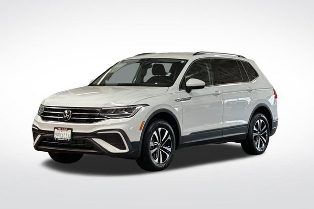 Certified 2024 Volkswagen Tiguan S image 10