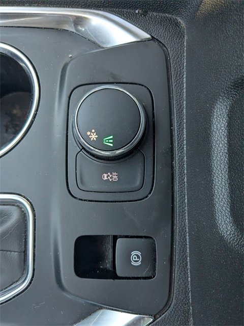 Used 2021 Chevrolet Traverse LT image 21