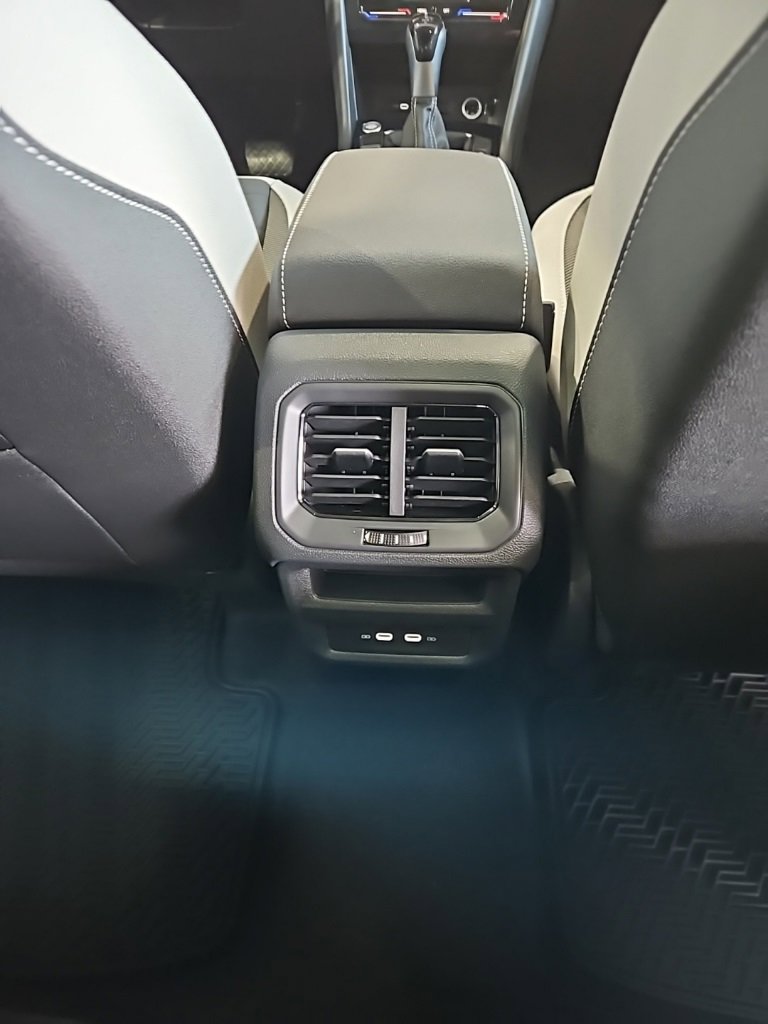 New 2026 Volkswagen Taos SE image 18