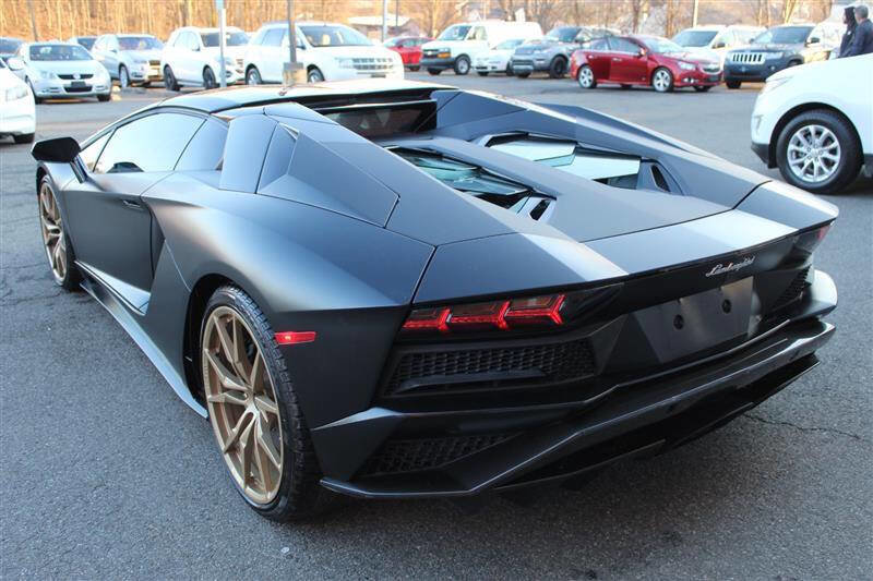 Used 2018 Lamborghini Aventador S image 19