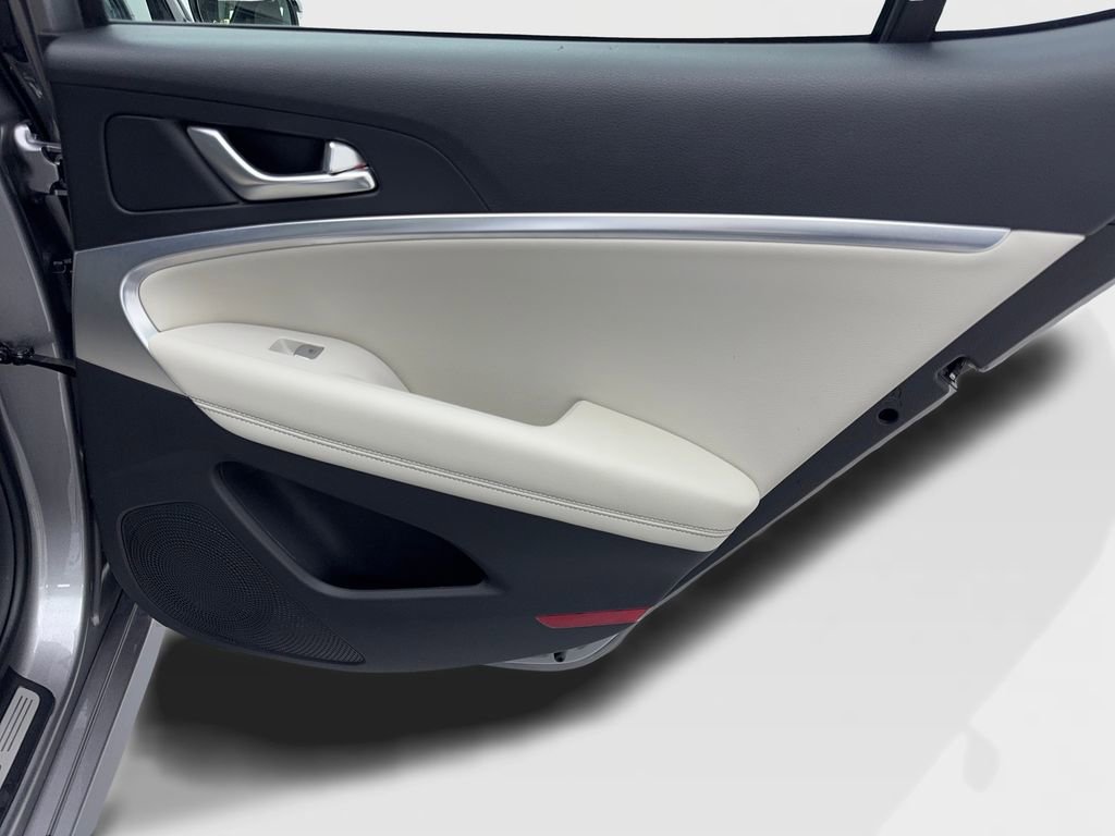 Used 2025 Genesis G70 2.5T image 42