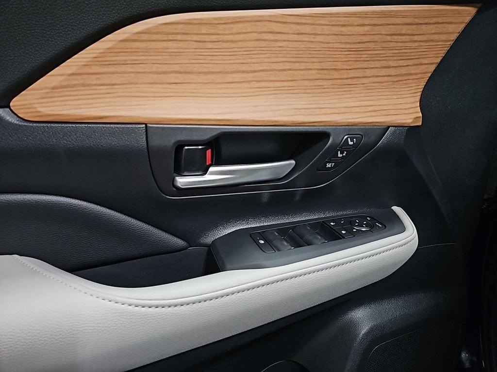 Used 2026 Toyota Grand Highlander Limited image 10