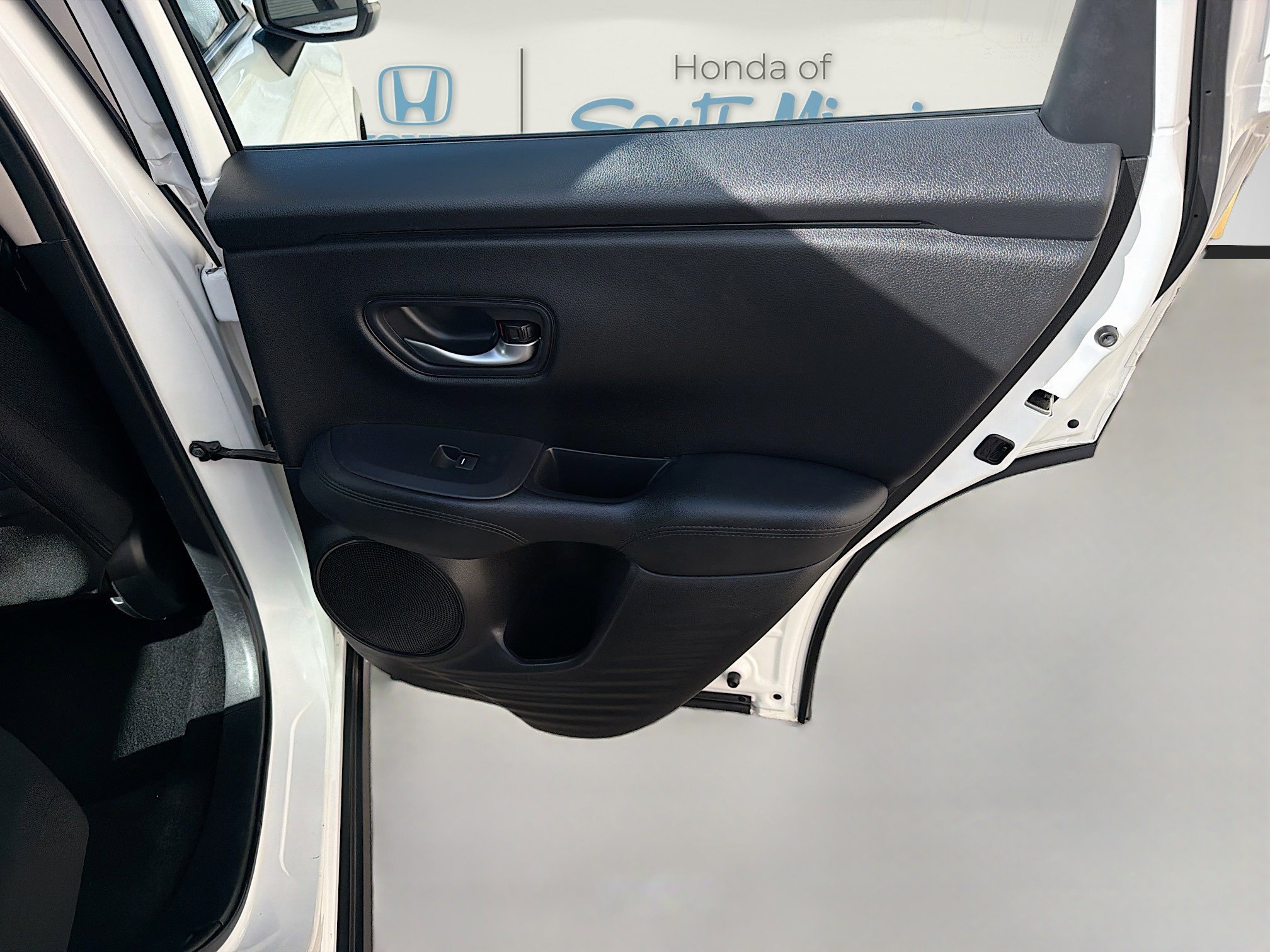 Certified 2025 Honda HR-V LX image 29