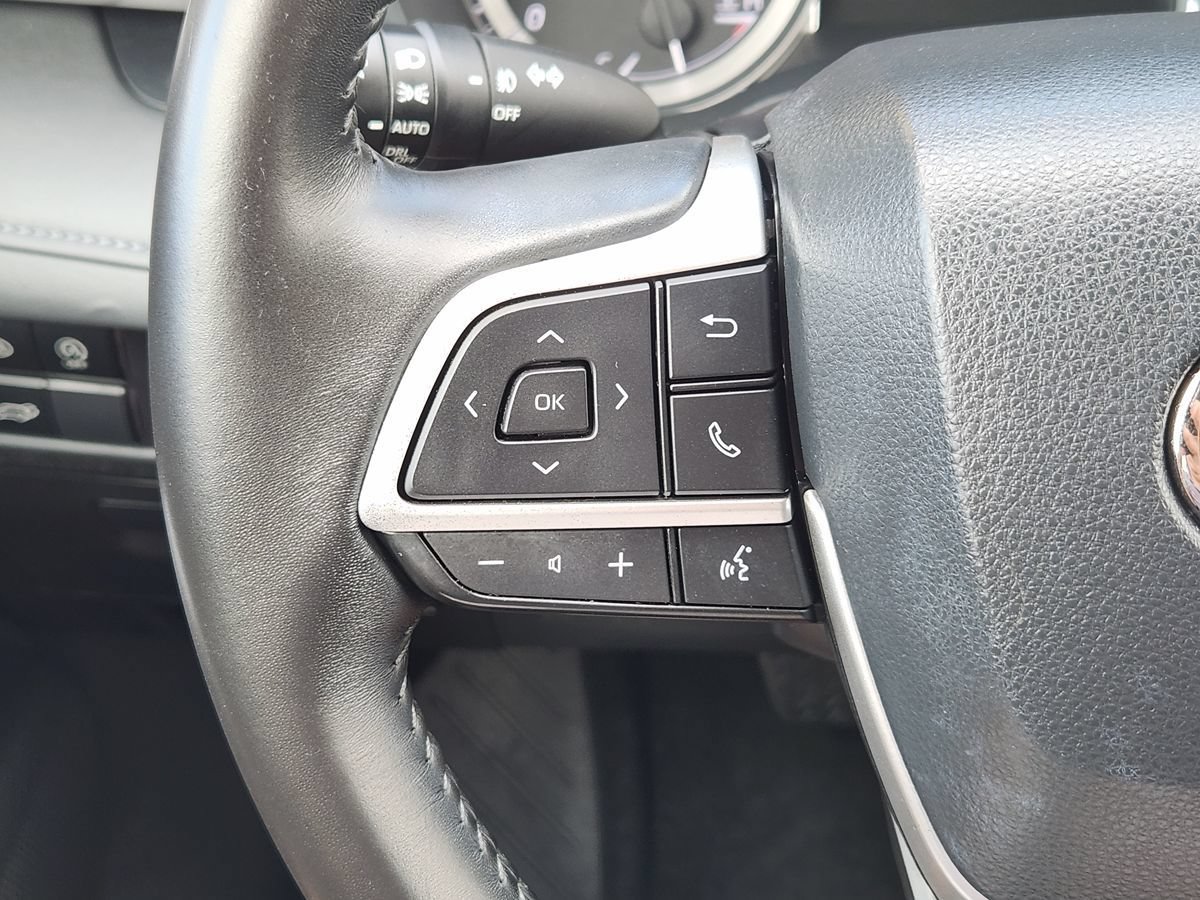 Used 2023 Toyota Highlander LE FWD image 48