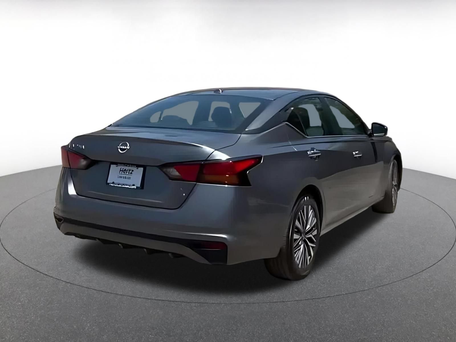 Used 2025 Nissan Altima 2.5 SV FWD image 13