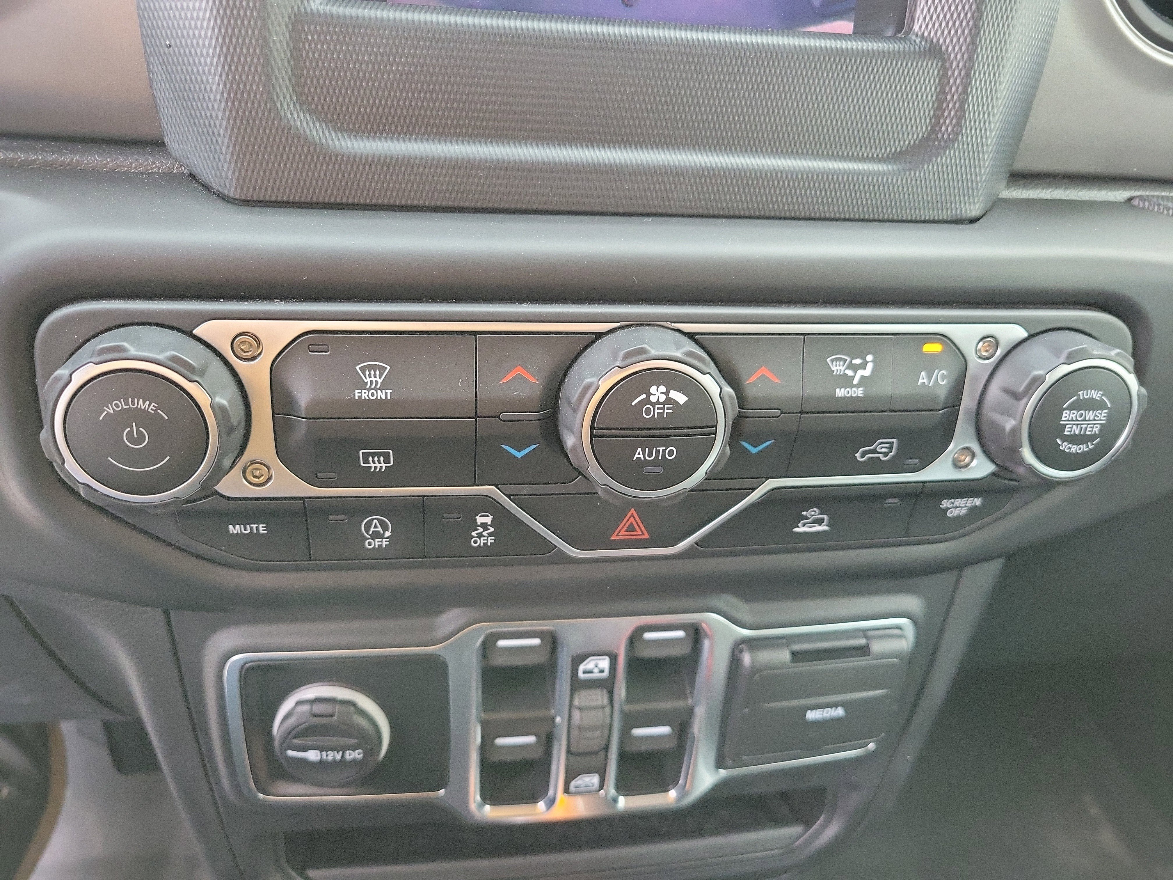 Used 2023 Jeep Gladiator Willys image 16