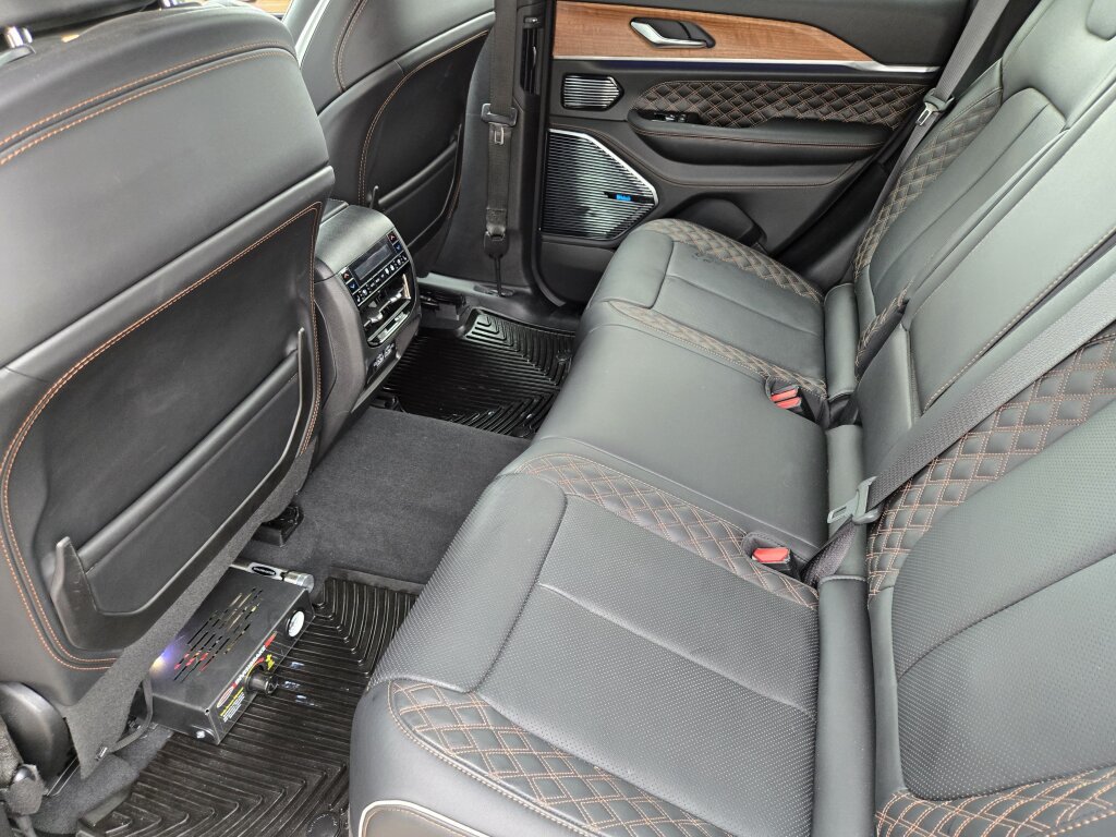 Used 2023 Jeep Grand Cherokee Summit AWD/4WD image 10