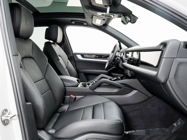 Certified 2025 Porsche Cayenne image 23