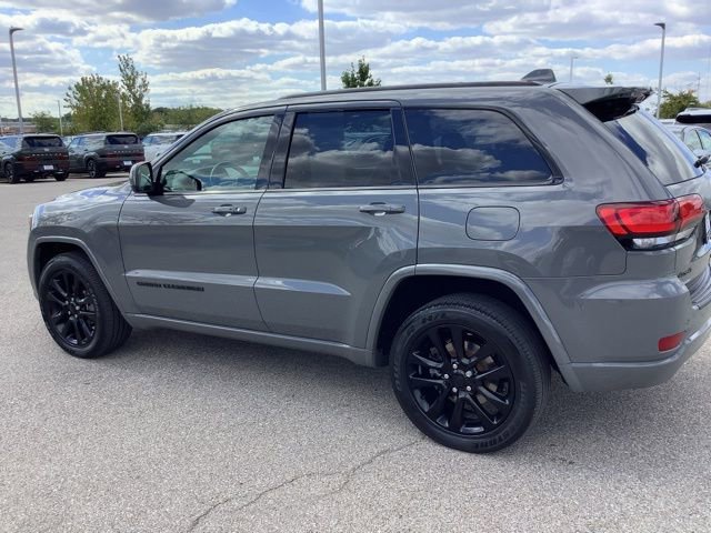 Used 2020 Jeep Grand Cherokee Altitude image 3