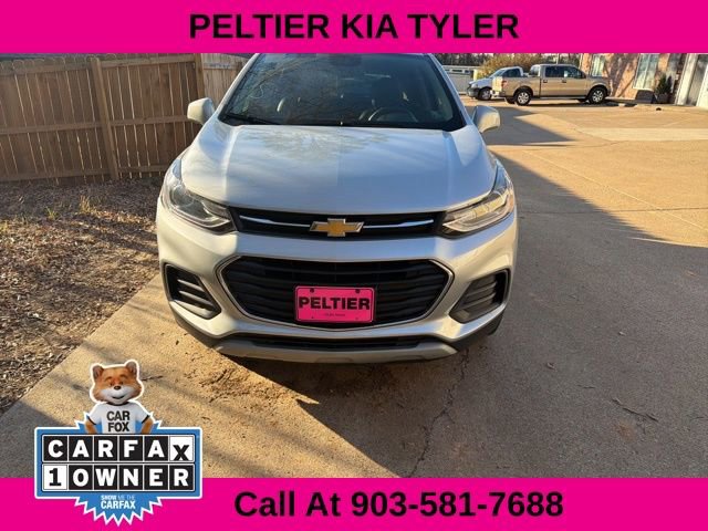 Used 2022 Chevrolet Trax LT w/ LT Convenience Package image 2