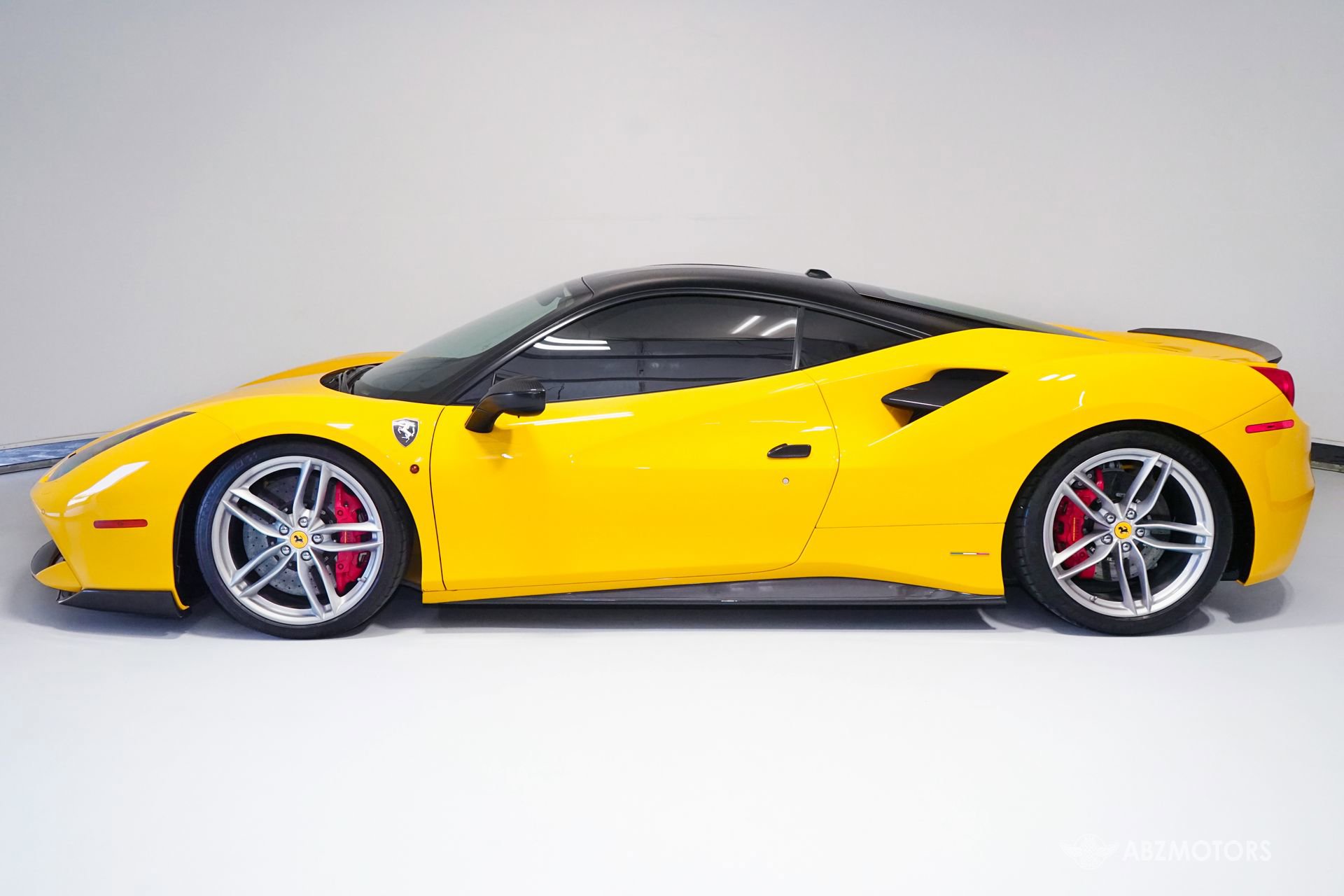 Used 2018 Ferrari 488 GTB image 5