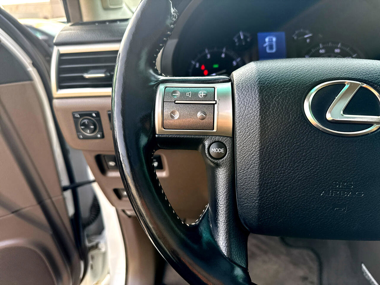 Used 2018 Lexus GX 460 Luxury w/ Preferred Accessory Package image 19