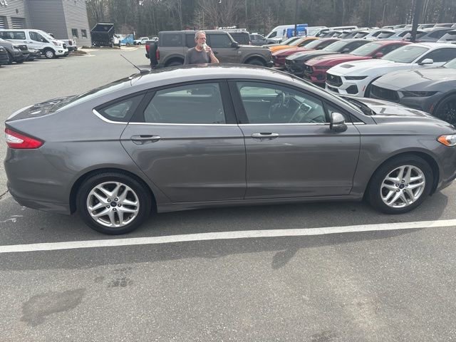 Used 2014 Ford Fusion SE image 2