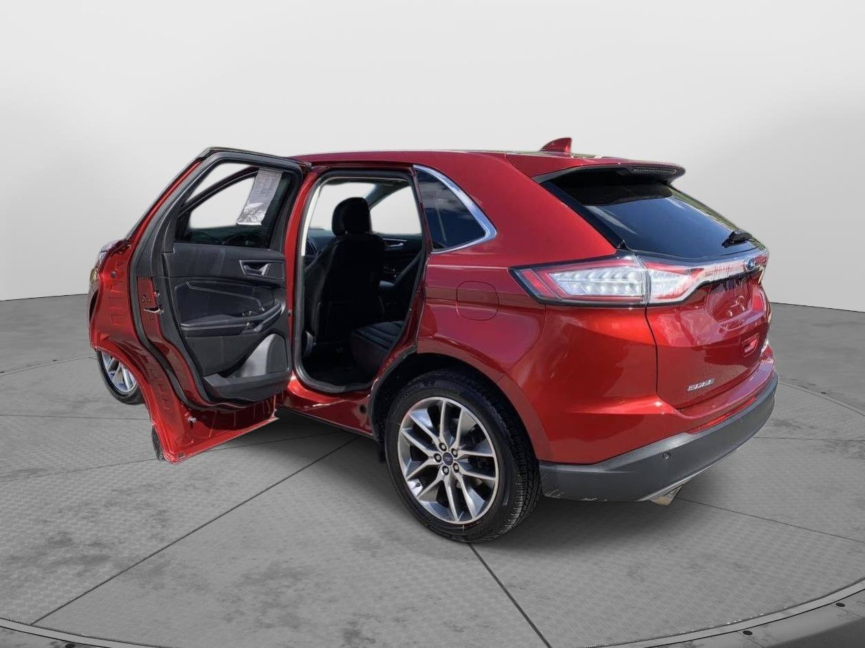 Used 2018 Ford Edge Titanium w/ Equipment Group 301A AWD/4WD image 34