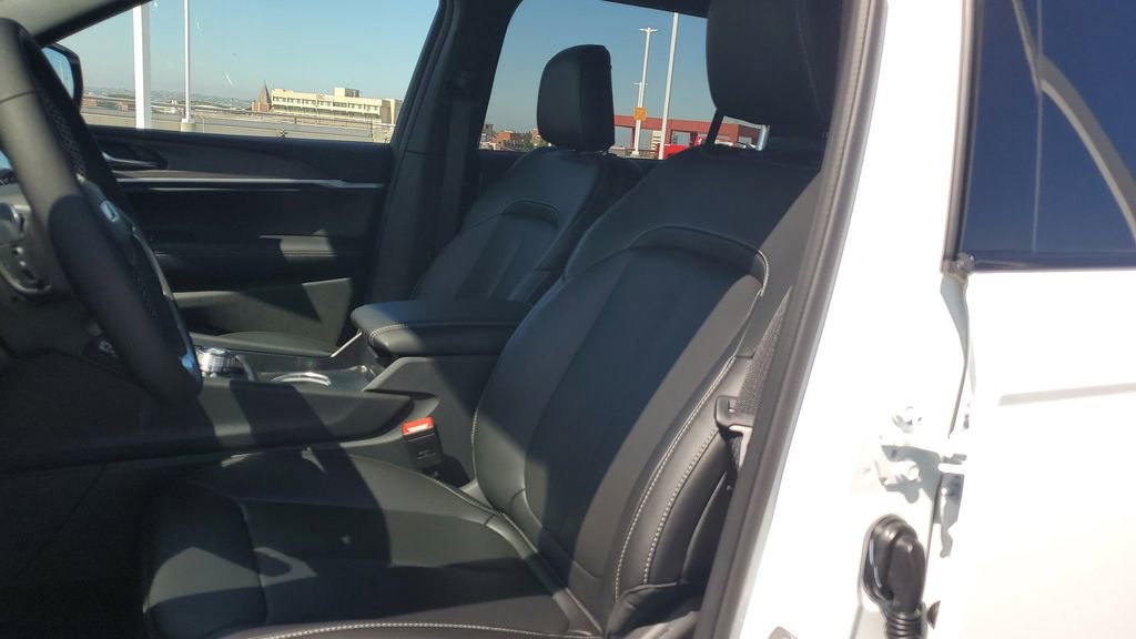 New 2025 Jeep Grand Cherokee L Limited w/ Black Appearance Package image 20