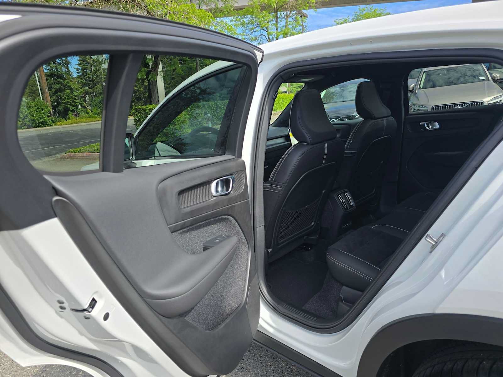Certified 2023 Volvo C40 P8 Recharge Ultimate AWD/4WD image 17
