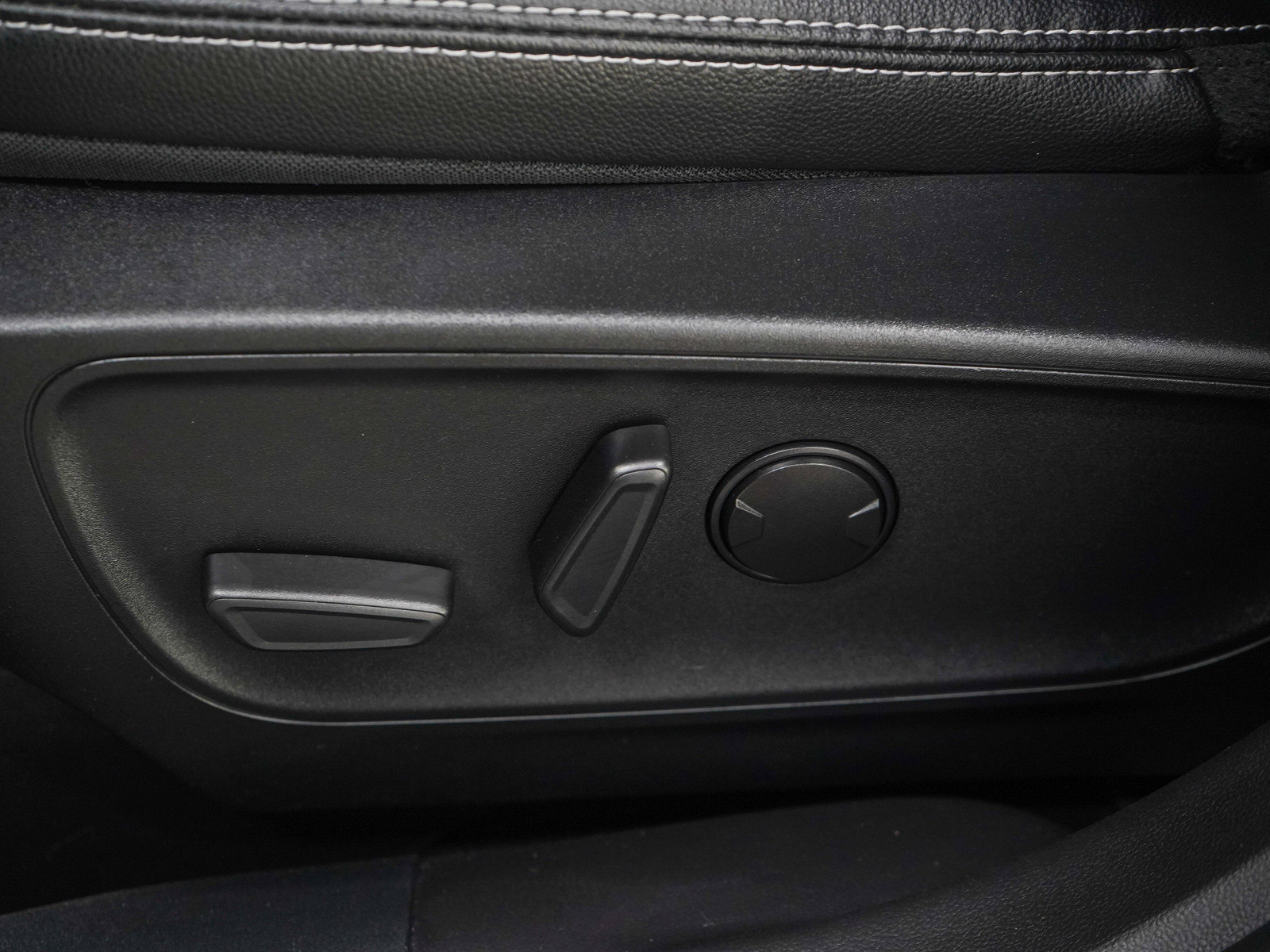 Used 2023 Ford Escape SE w/ PHEV Premium Package FWD image 26