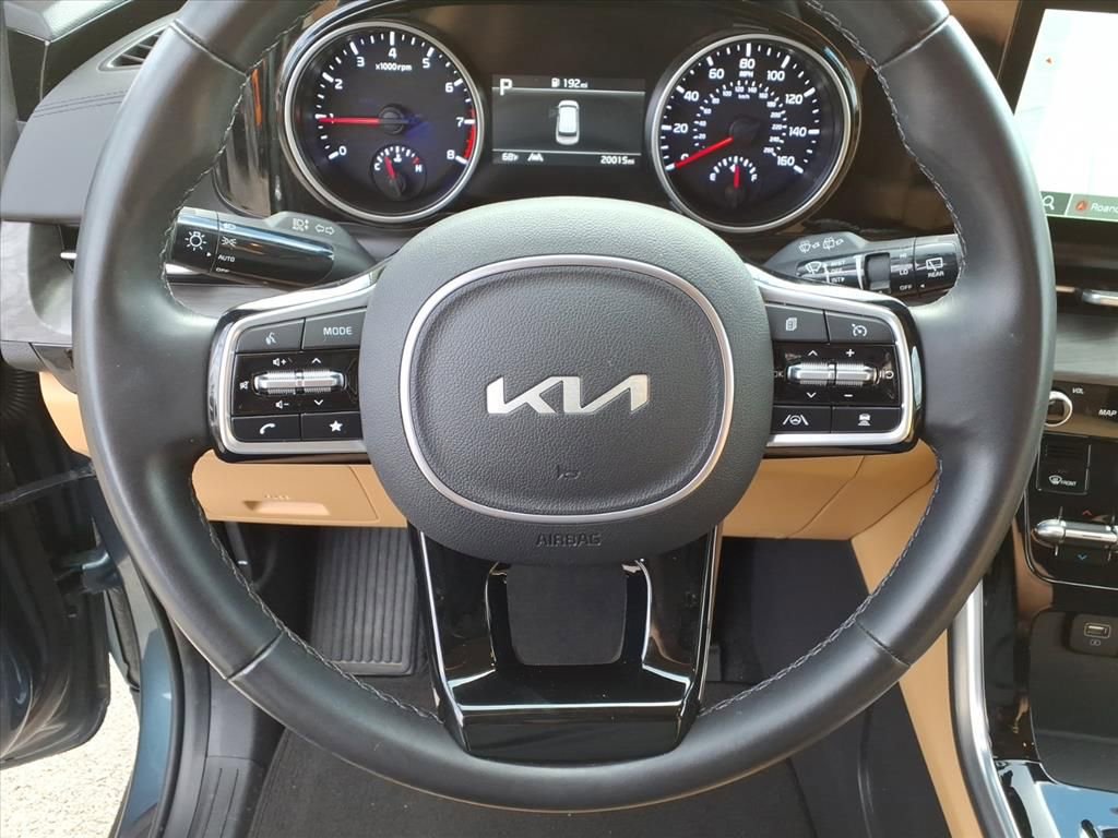 Used 2024 Kia Carnival EX image 20