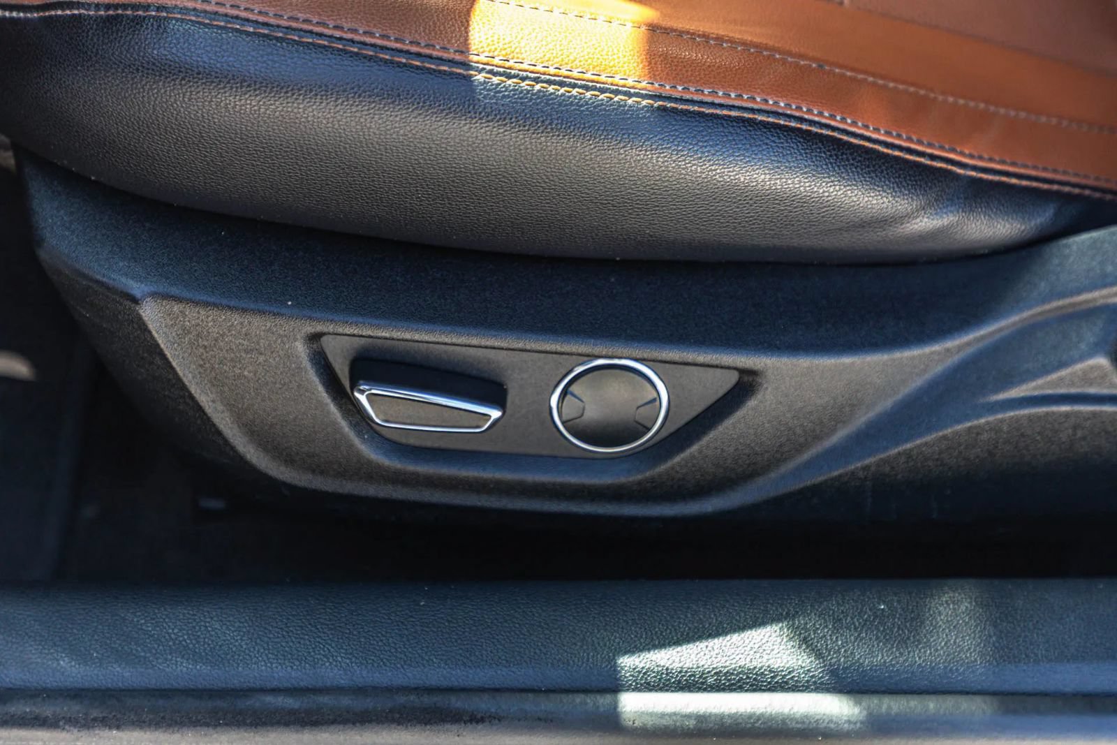 Used 2018 Ford Mustang Premium RWD image 54