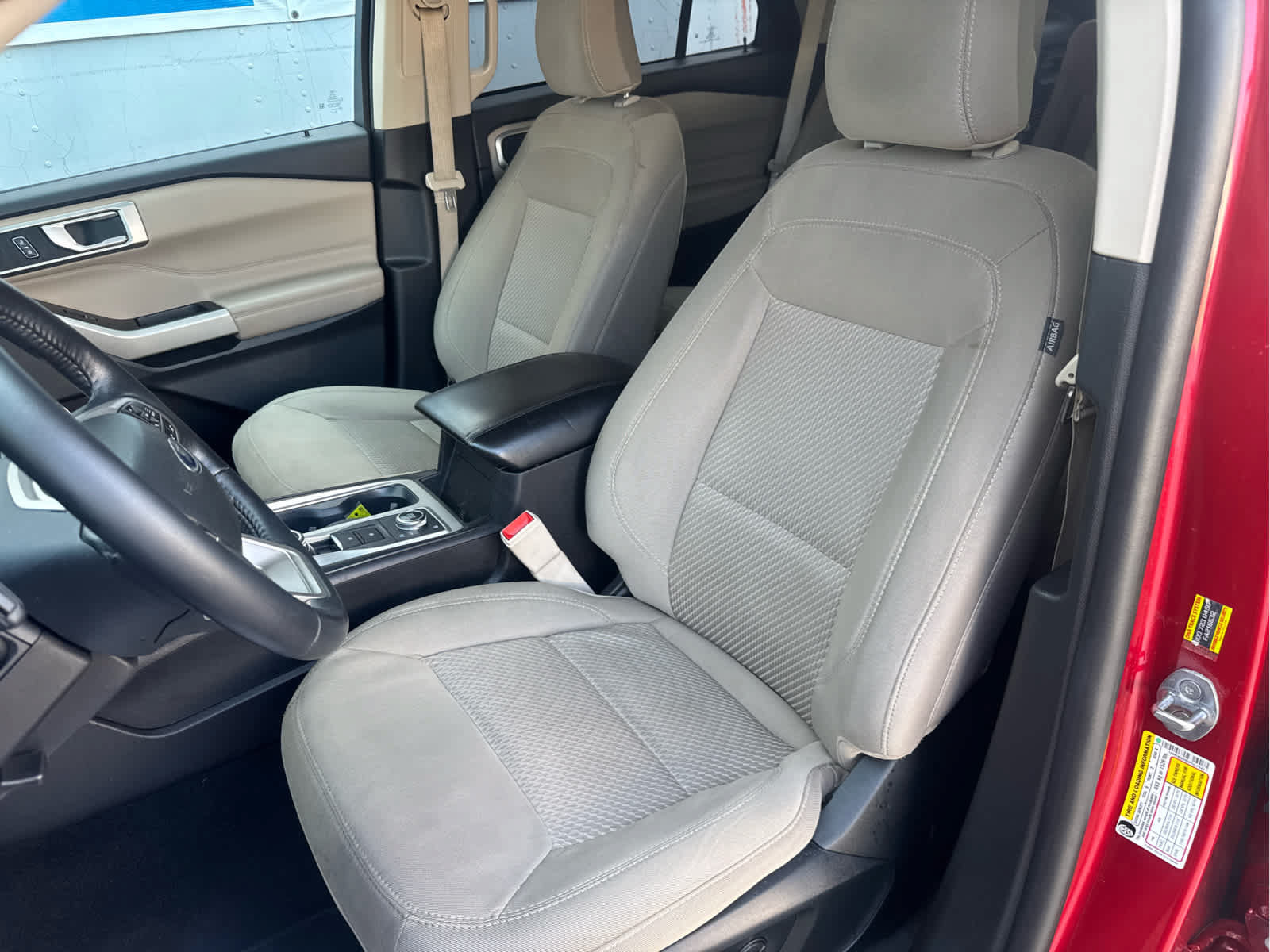 Used 2023 Ford Explorer XLT AWD/4WD image 30