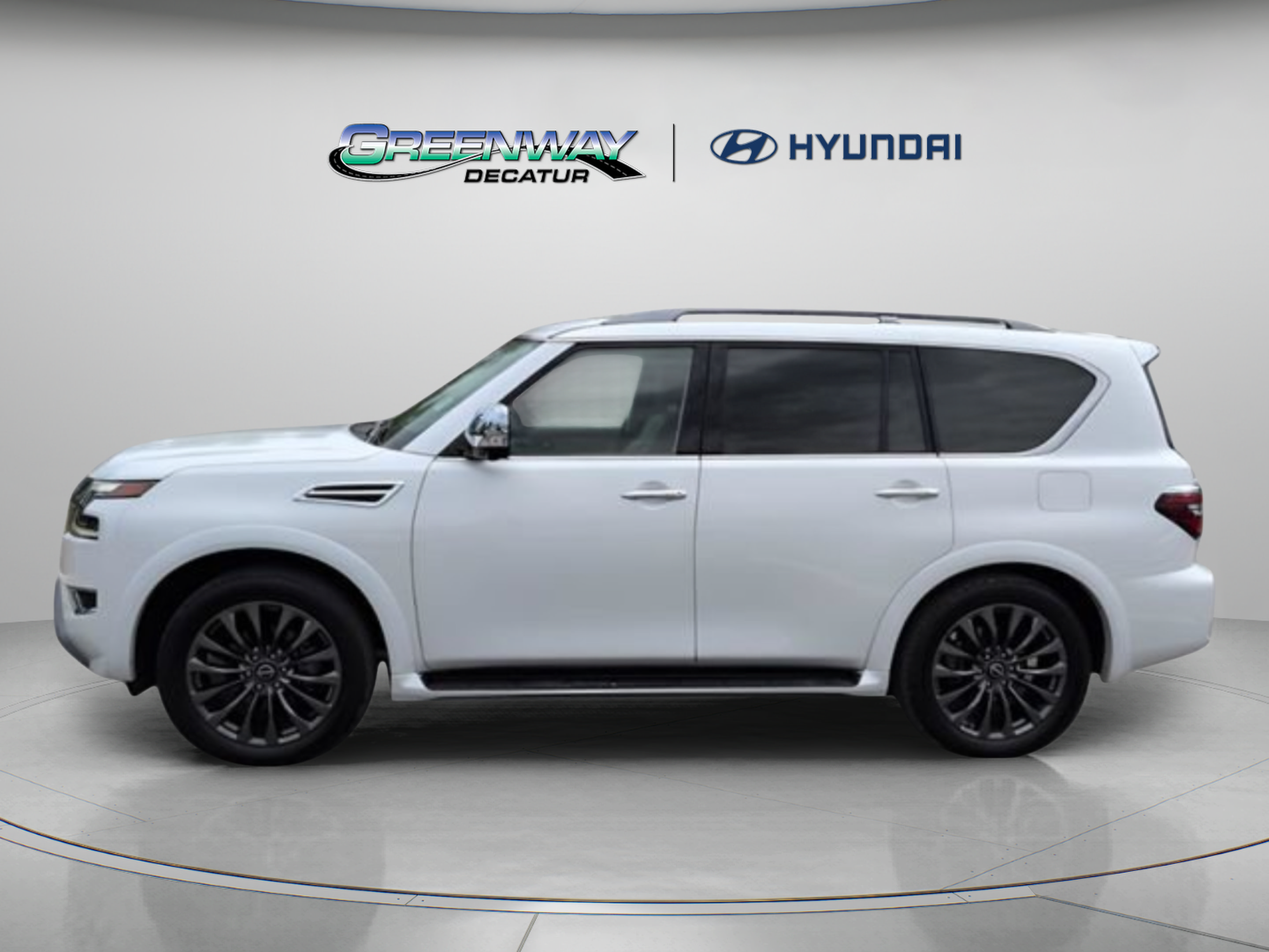 Used 2023 Nissan Armada Platinum w/ Captain's Chairs Package RWD image 5