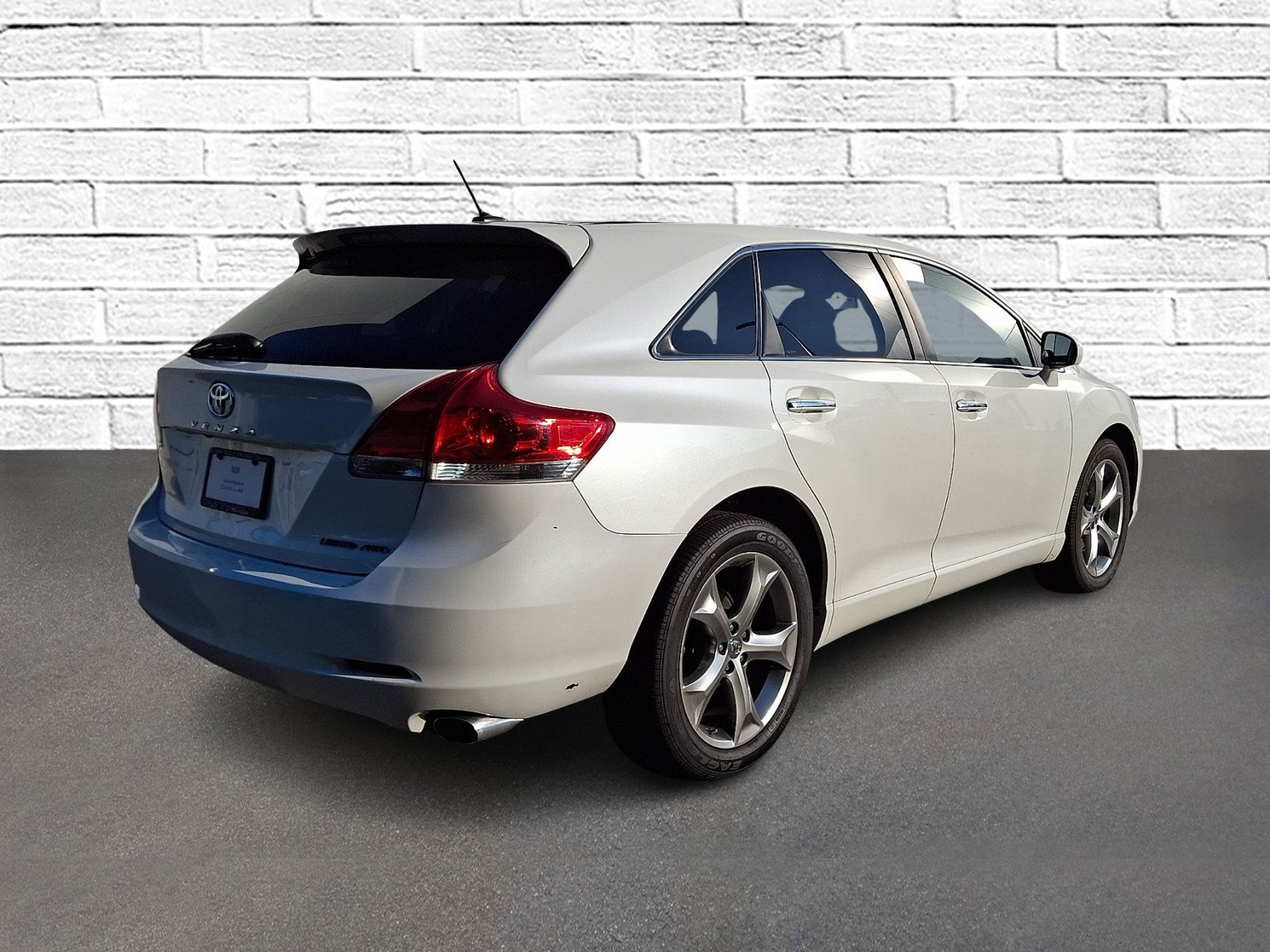 Used 2012 Toyota Venza Limited w/ Tow Pkg AWD/4WD image 7