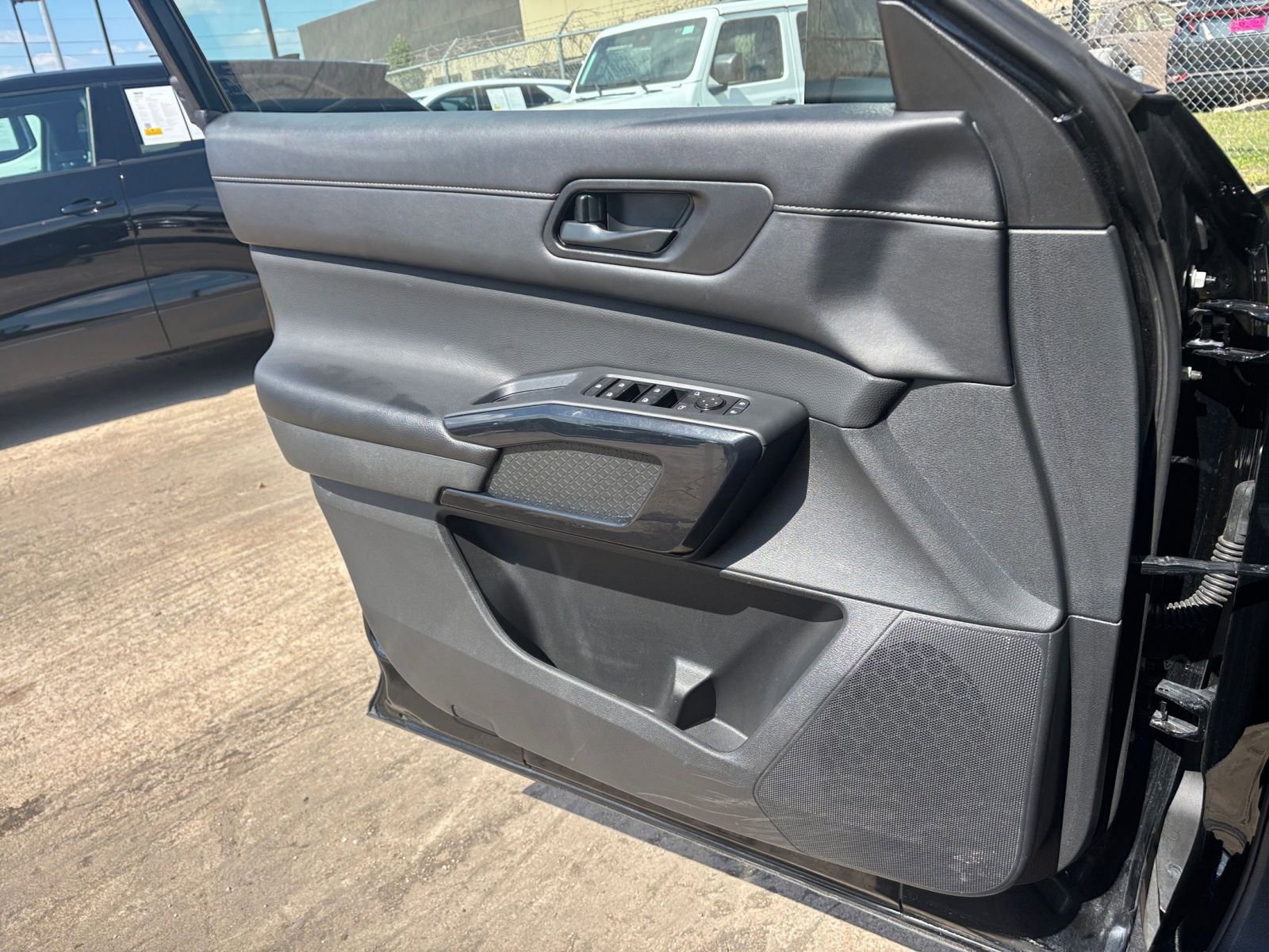 Used 2025 Nissan Pathfinder SV FWD image 18
