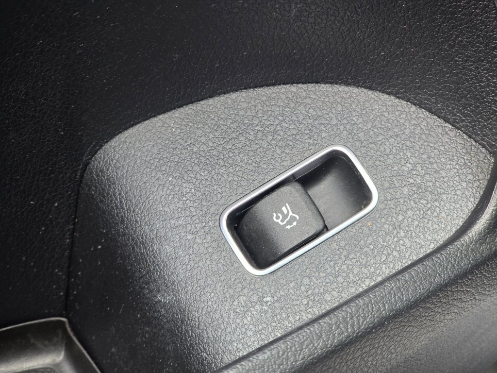 Used 2024 Mercedes-Benz GLE 350 4MATIC w/ Driver Assistance Package image 37
