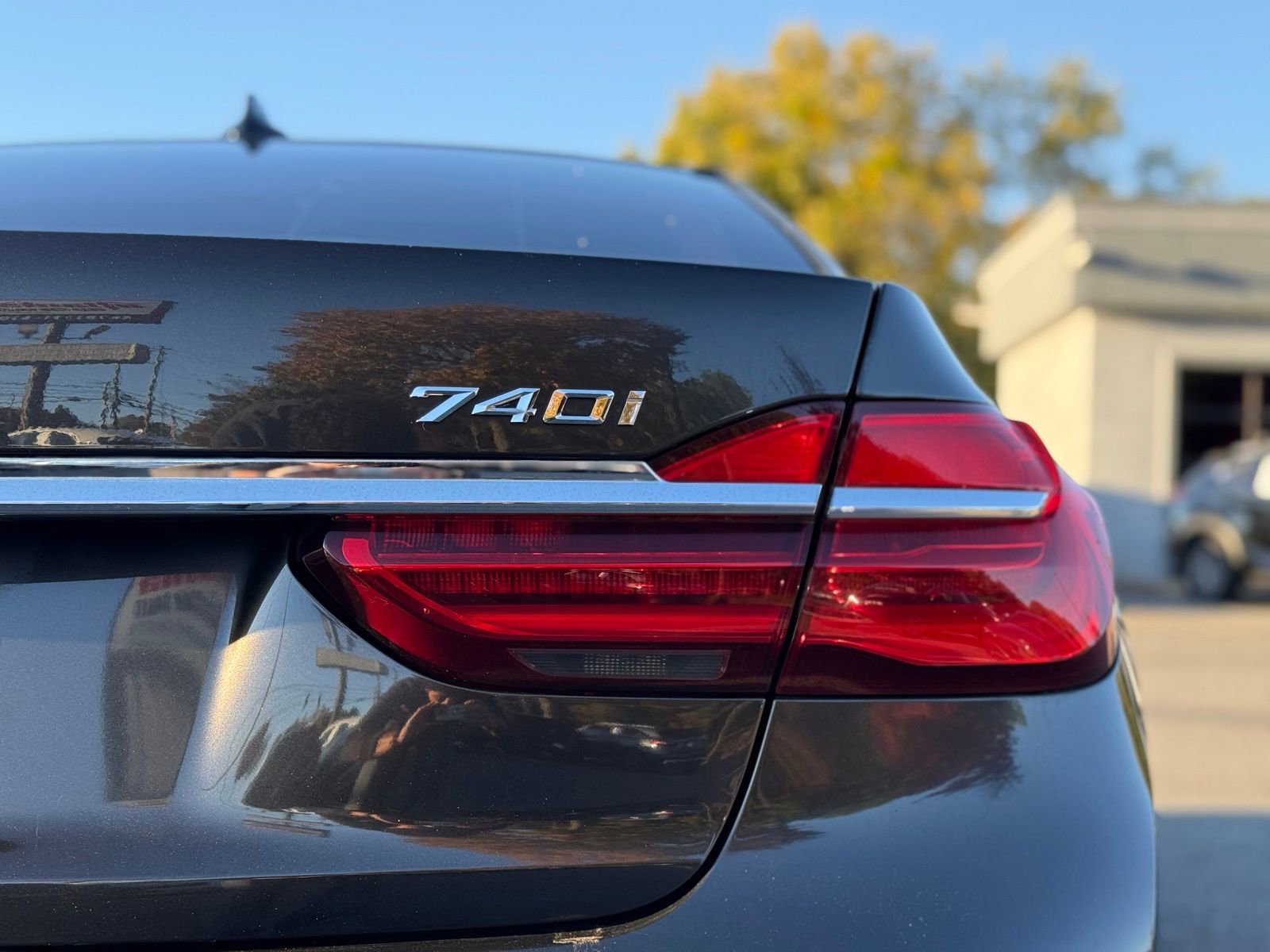 Used 2016 BMW 740i image 10