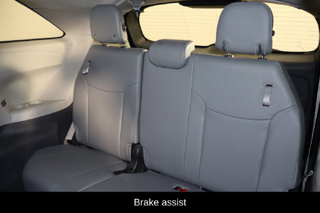 Used 2024 Toyota Sienna XLE AWD/4WD image 17