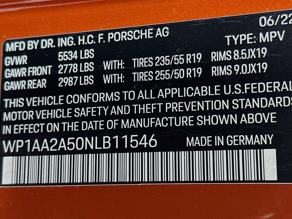 Certified 2022 Porsche Macan AWD/4WD image 34