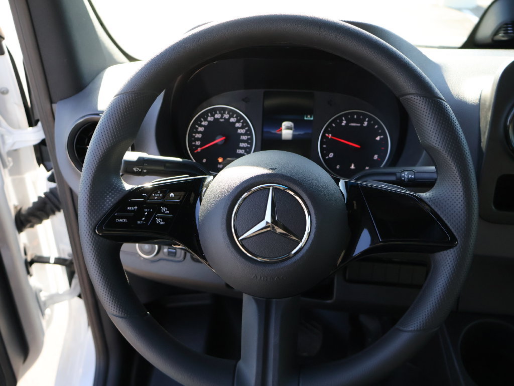 Used 2025 Mercedes-Benz Sprinter 2500 image 31