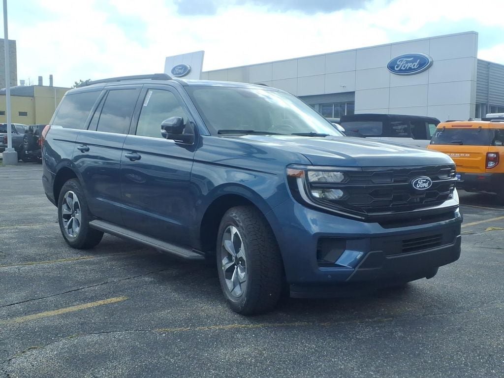 New 2027 Ford Expedition Active AWD/4WD image 3