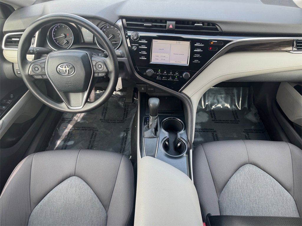 Used 2018 Toyota Camry LE image 10