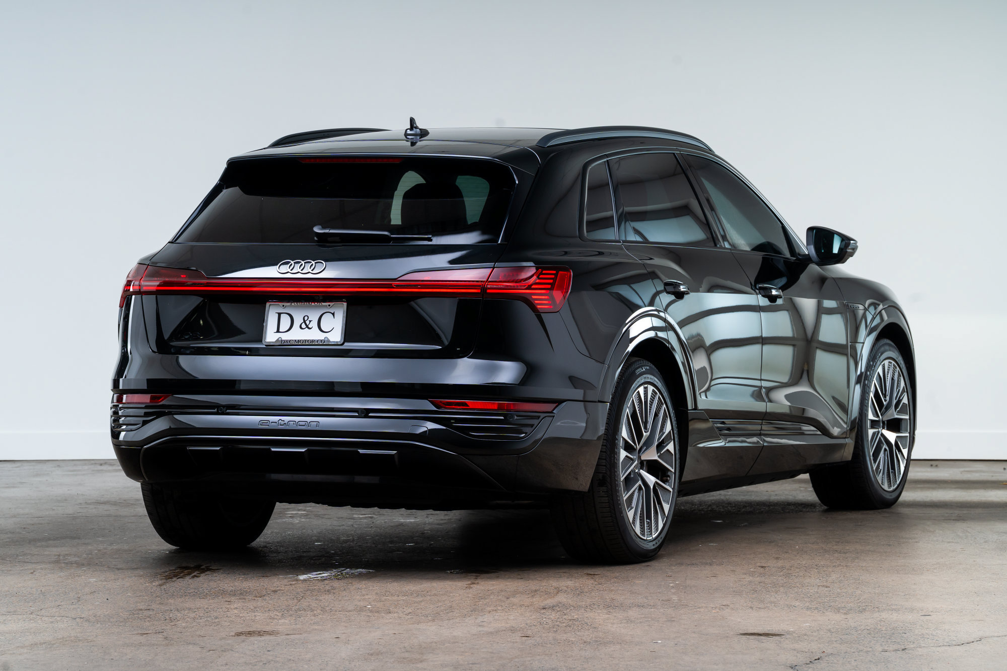 Used 2024 Audi Q8 e-tron Prestige w/ Prestige Package AWD/4WD image 6