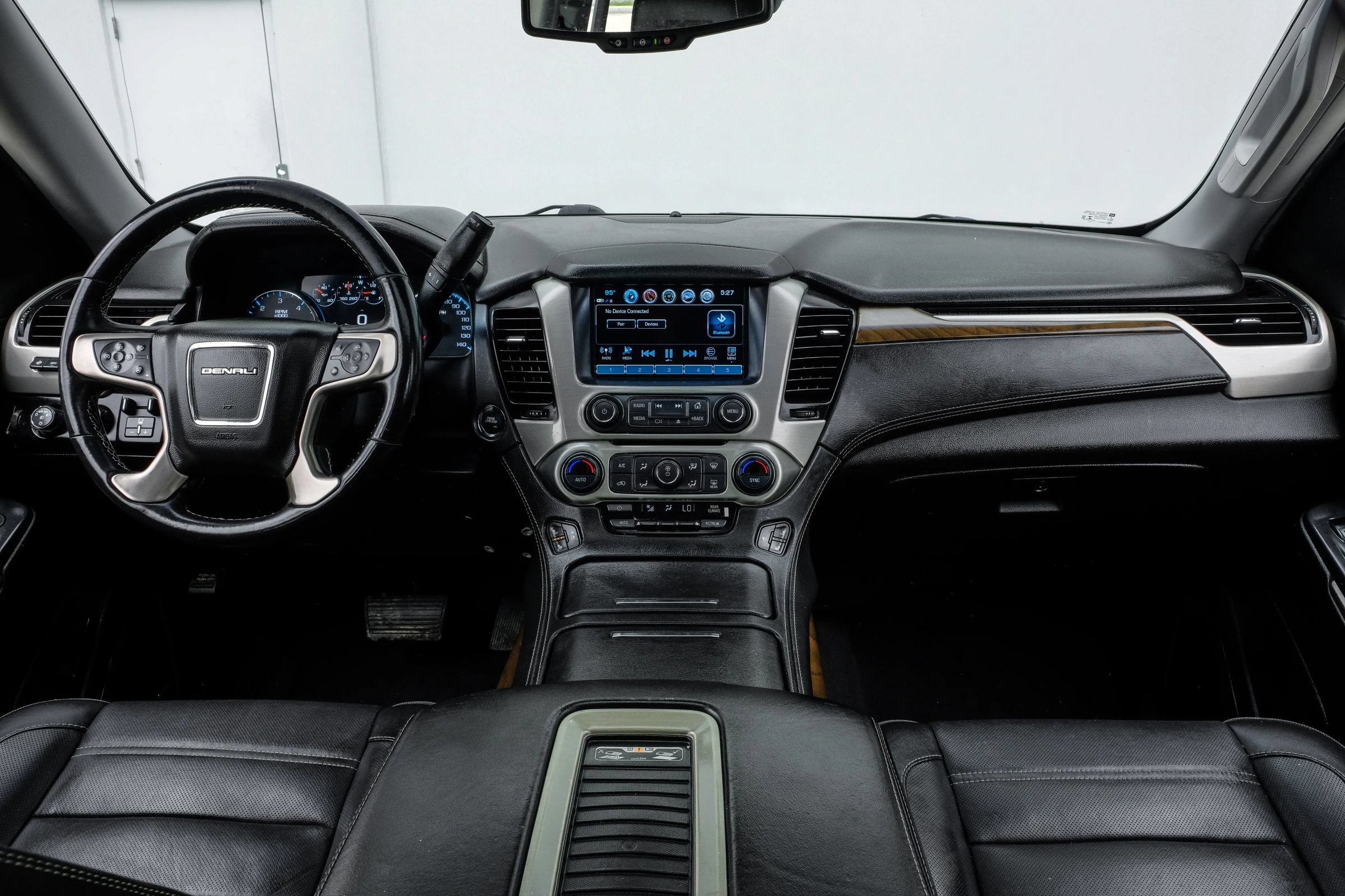 Used 2019 GMC Yukon Denali w/ Denali Ultimate Black Edition AWD/4WD image 22