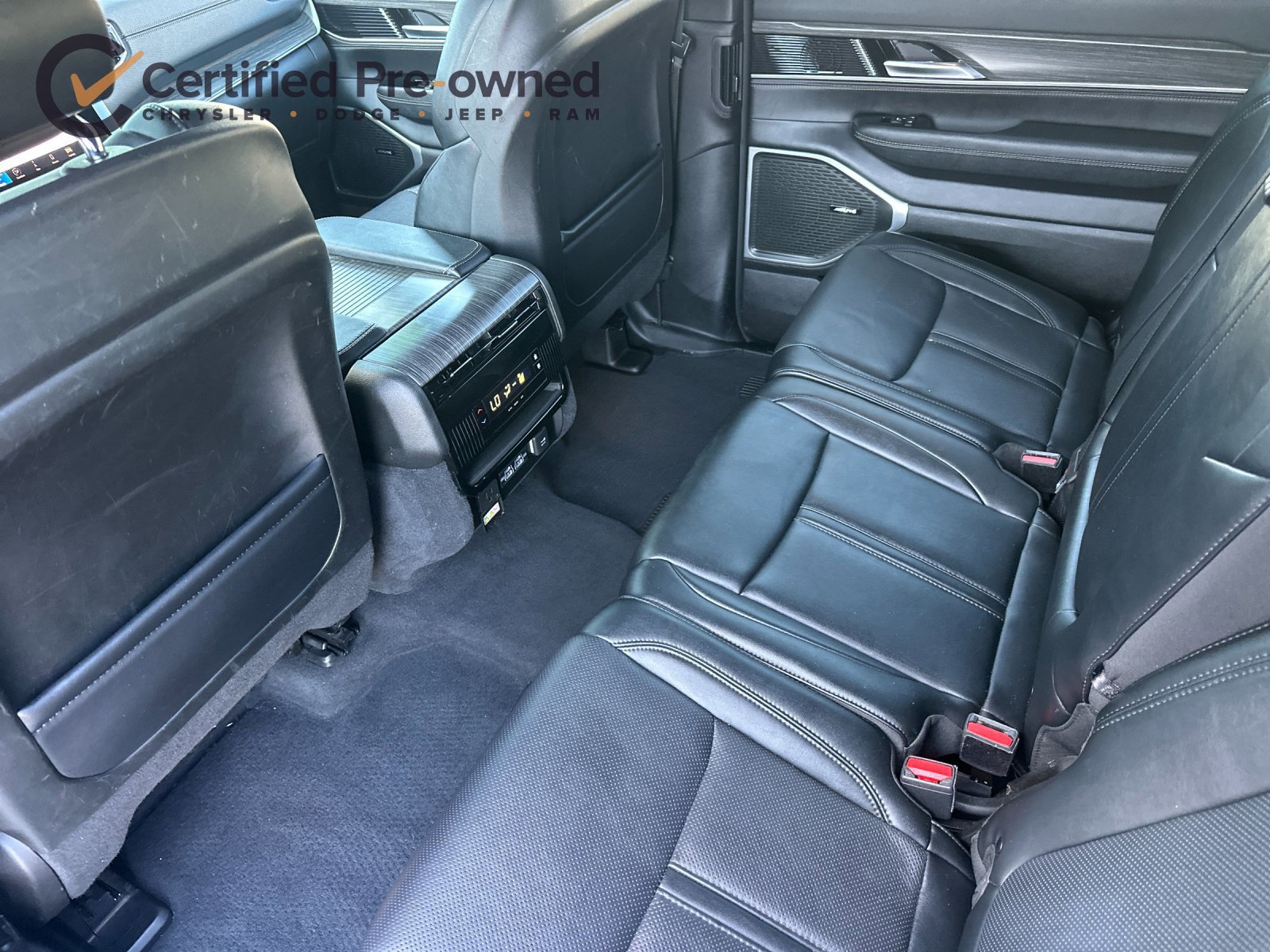 Used 2024 Jeep Wagoneer L Series II RWD image 13