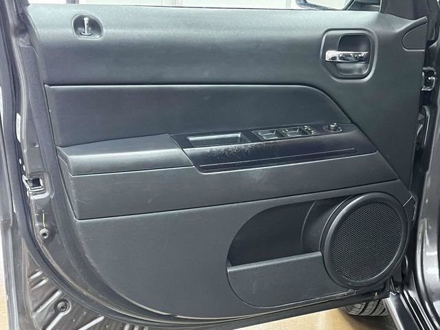 Used 2016 Jeep Patriot Latitude FWD image 16