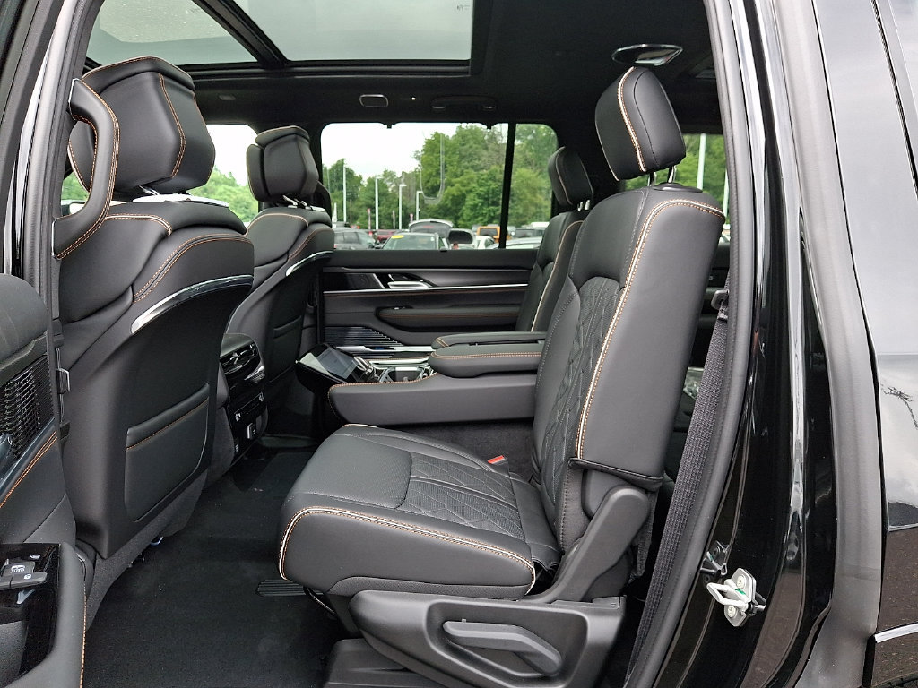 New 2026 Jeep Grand Wagoneer Summit AWD/4WD image 7