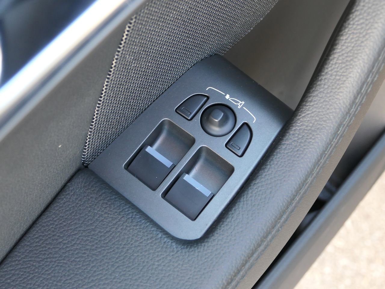 Used 2017 Jaguar F-TYPE Coupe image 16