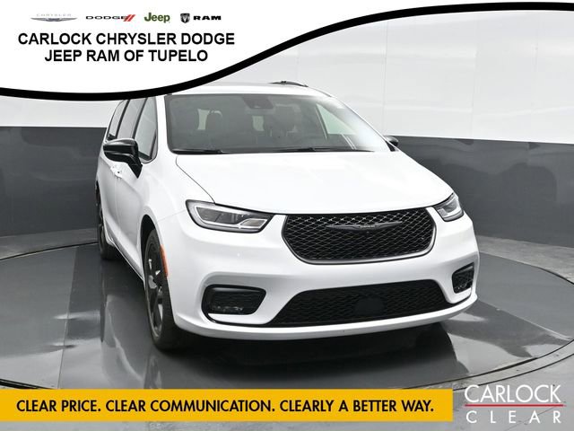 New 2026 Chrysler Pacifica Limited w/ Uconnect Theater Family Group image 5