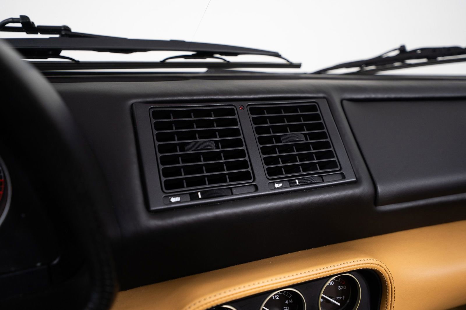 Used 1997 Ferrari F355 Spider image 40