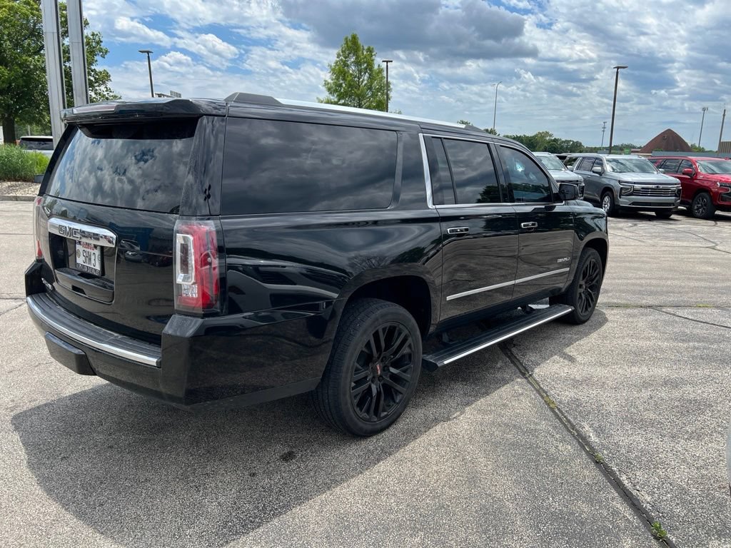 Used 2019 GMC Yukon XL Denali w/ Denali Ultimate Package AWD/4WD image 9