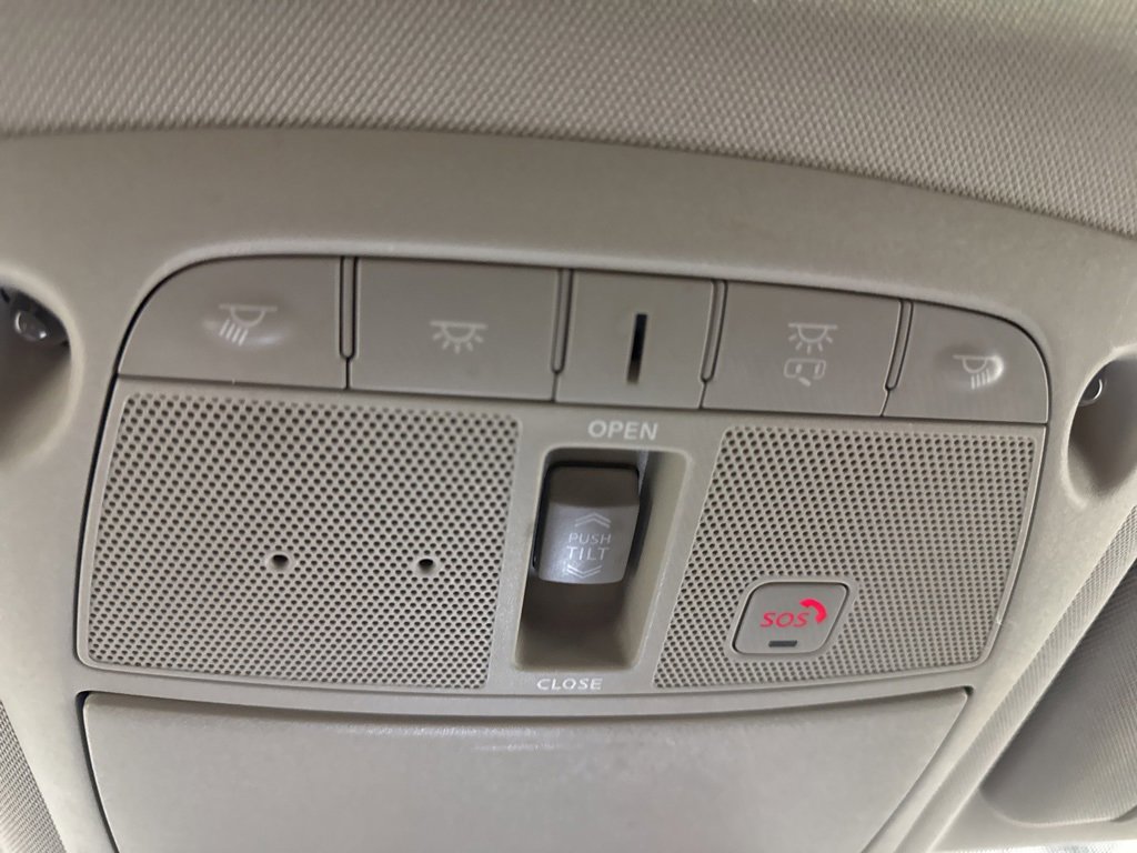 Used 2017 Nissan Rogue SL w/ SL Premium Package image 22