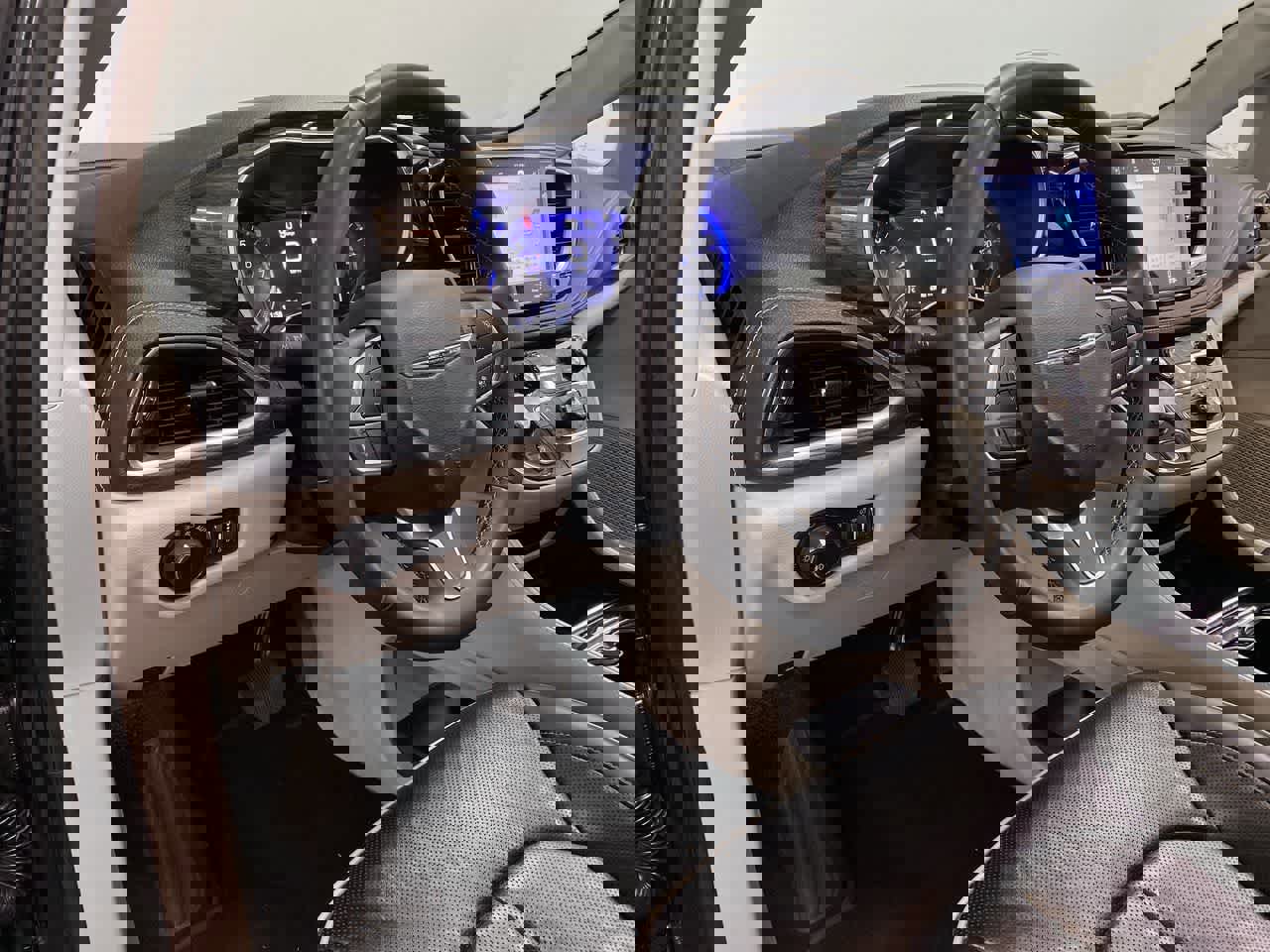 Used 2023 Chrysler Pacifica Limited image 2