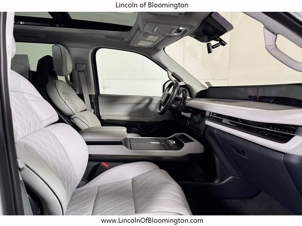Certified 2025 Lincoln Navigator L Black Label AWD/4WD image 17